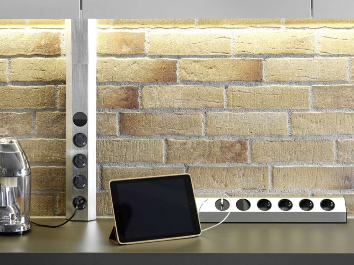 820.08.920 Multipriza colt Aluminiu 4x prize Schuko 2 2 820.08.920 Multipriza colt Aluminiu 4x prize Schuko 2 2